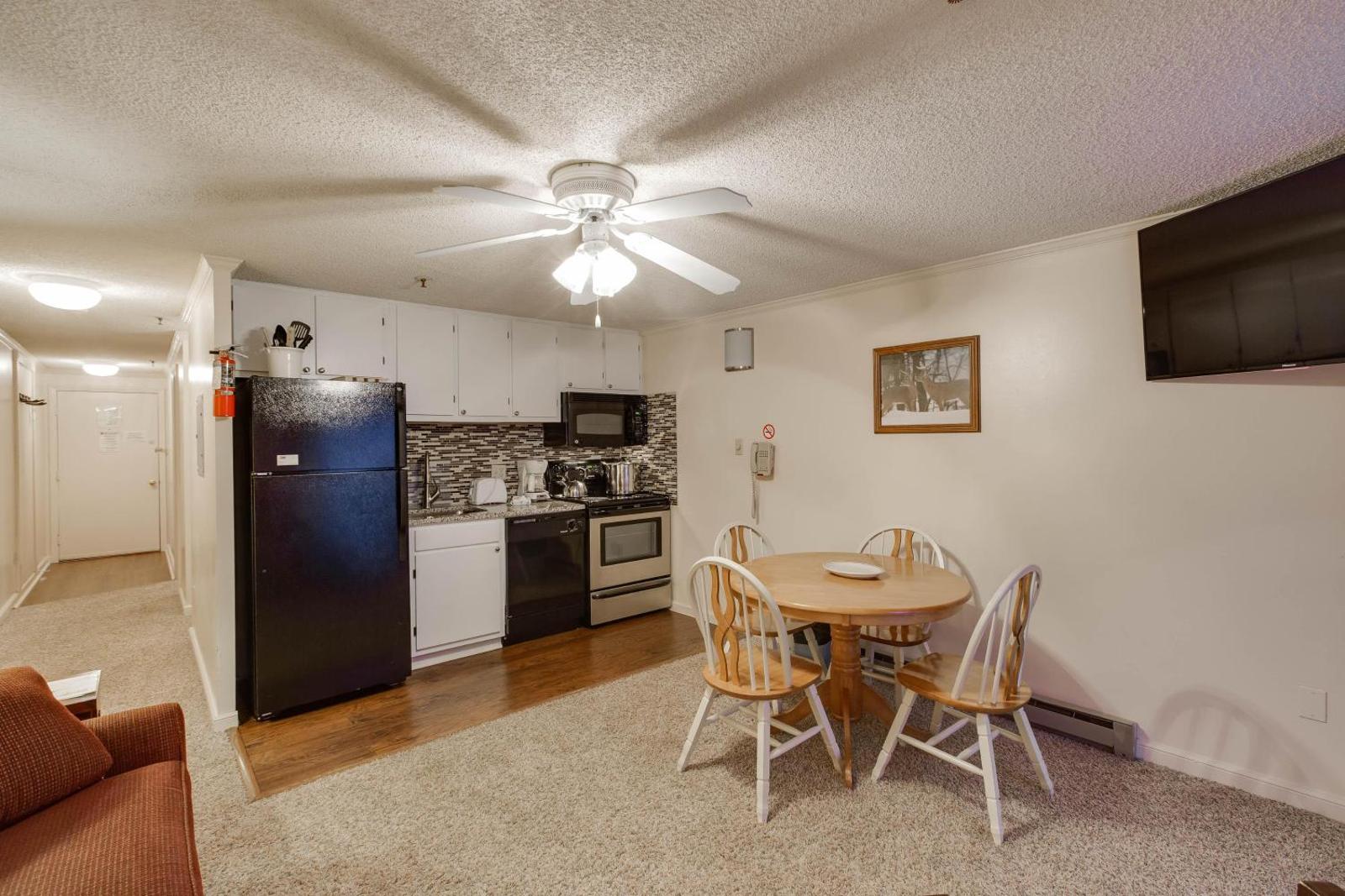 1 Bedroom Condo unit 252 Main image 1